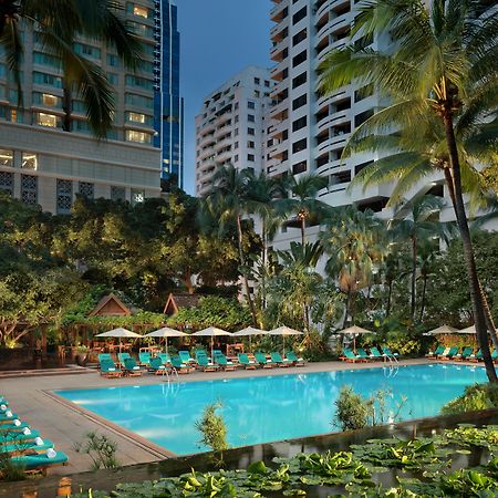 Anantara Siam Bangkok Hotel Exterior foto The pool at the hotel