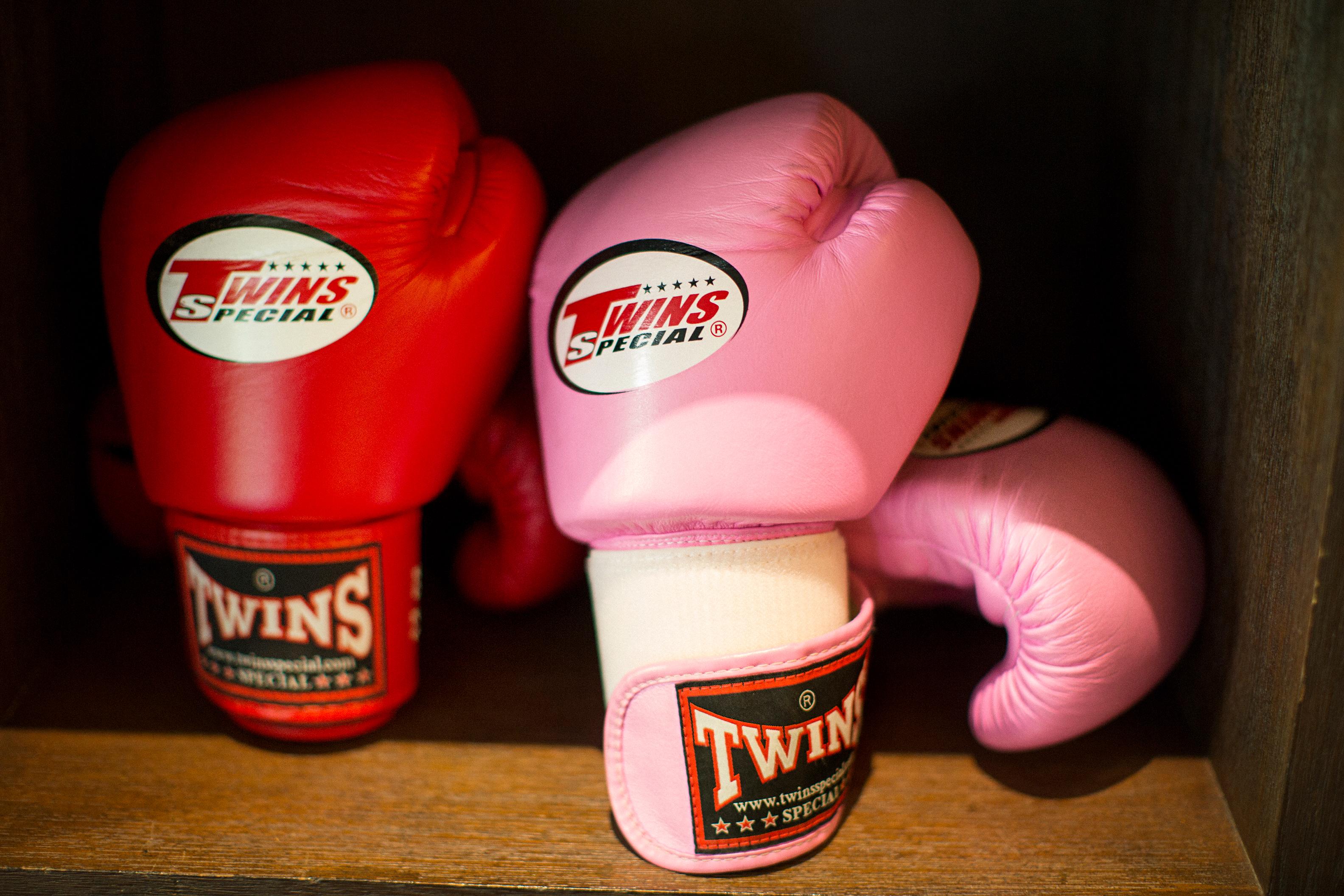 Anantara Siam Bangkok Hotel Exterior foto Muay Thai gloves
