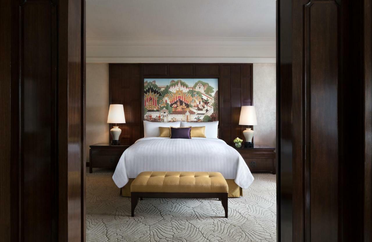 Anantara Siam Bangkok Hotel Exterior foto A bedroom at the Four Seasons Hotel